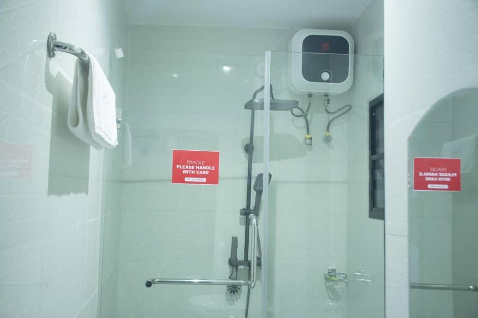 Kay Luxury Suites Uyo Exterior foto